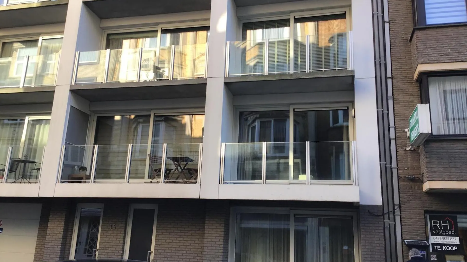 Large 2-Bedroom Apartment In The Heart Of Ostend T91